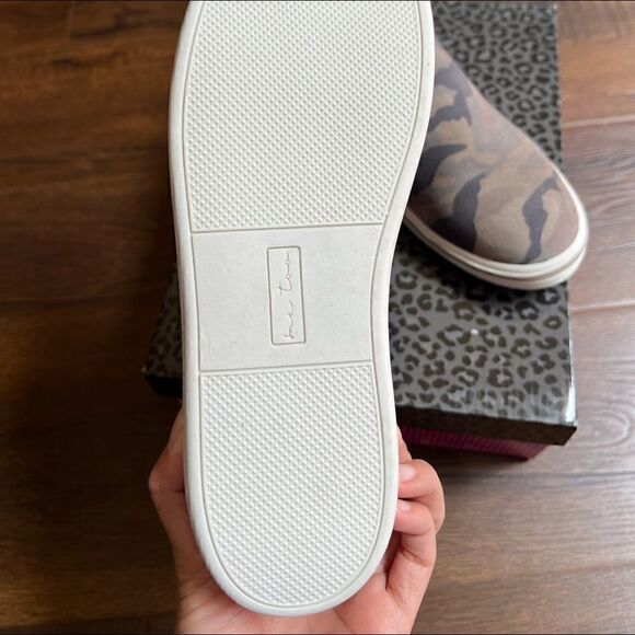 Me Too camo ankle booties - Picture 9 of 11